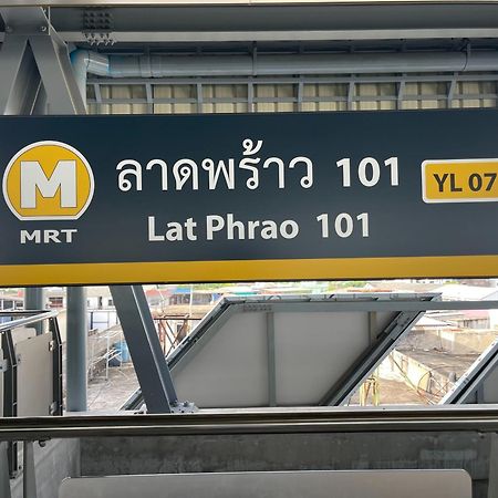 Hotel Metro Point Bangkok Esterno foto