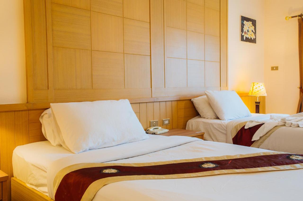 Hotel Metro Point Bangkok Esterno foto